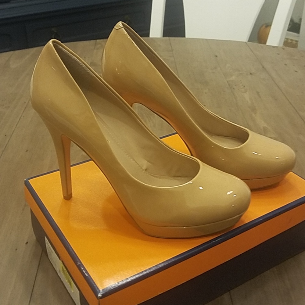 Arturo Chiang Patent pumps